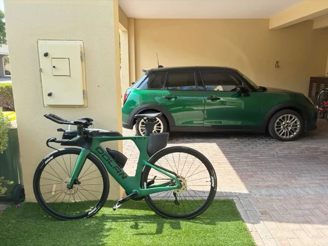 Colour-matched, logistically mismatched (when your bike fits the vibe but it doesn’t fit in its matching car… 🙄)

#triathlonbike #cyclingculture #cyclemechanic #bikeservice #dubaicycling #cyclingdubai #instacycling #cyclingstyle